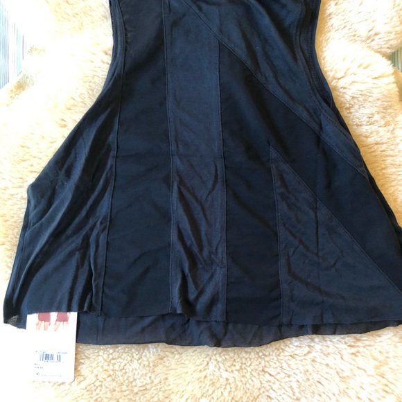 ALO Yoga Present Tank - Picture 6 of 8